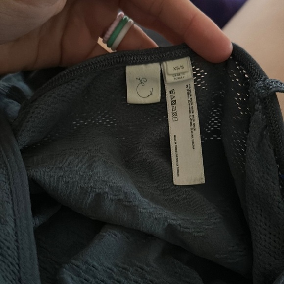 *E by Eloise XS/S cropped cami - Picture 3 of 5